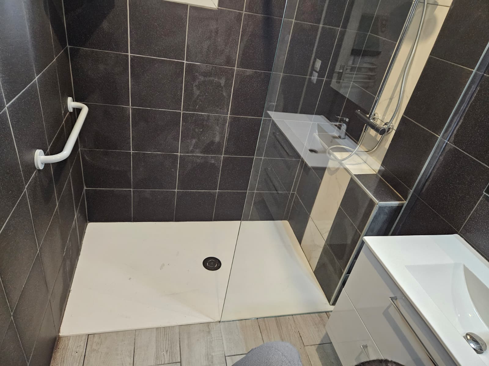 Transformation totale d'une salle de bain vétuste en espace moderne et étanche