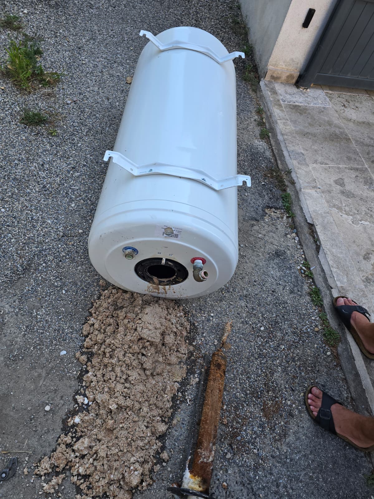 Dépannage urgent chauffe-eau + fuite – Nuit à Arles